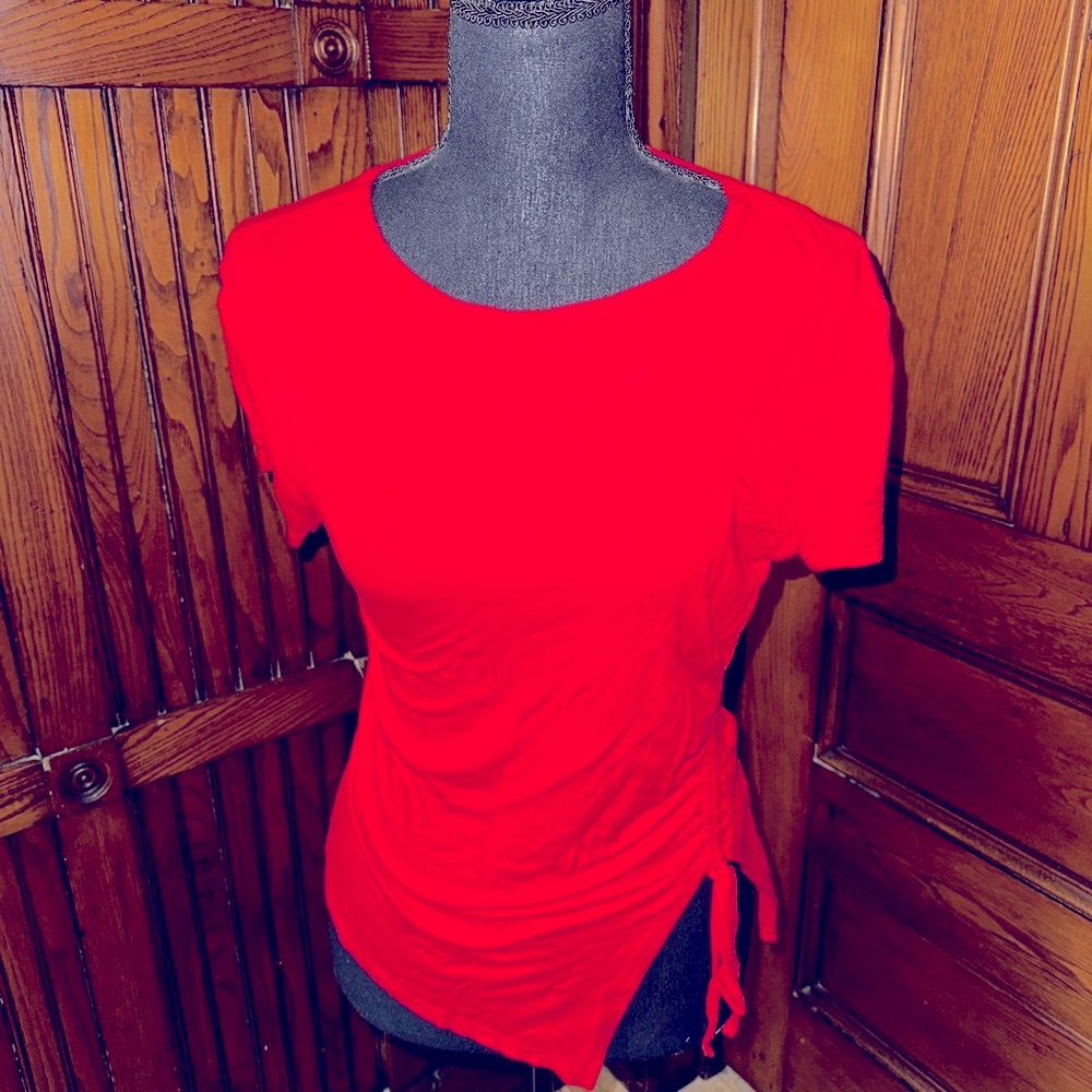 No Boundaries Red Ruched Tie Front Tee